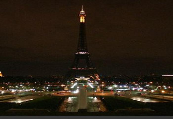Solidaritas Eiffel Paris Untuk Big Ben London